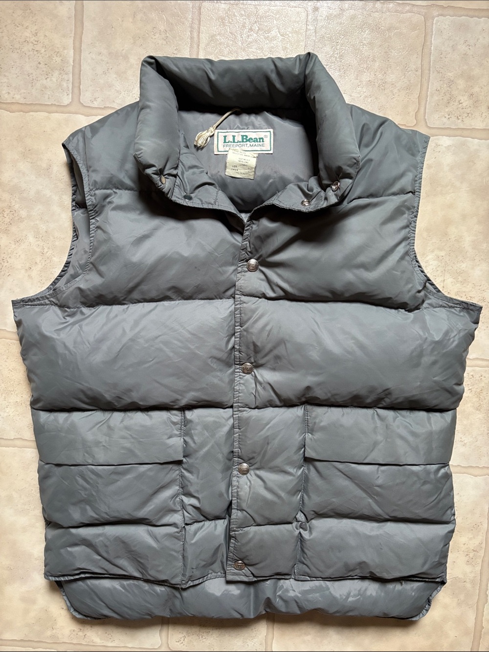 VTG L.L. Bean Men's Size Large Charcoal Goose Down Puffer Vest Snap Closure